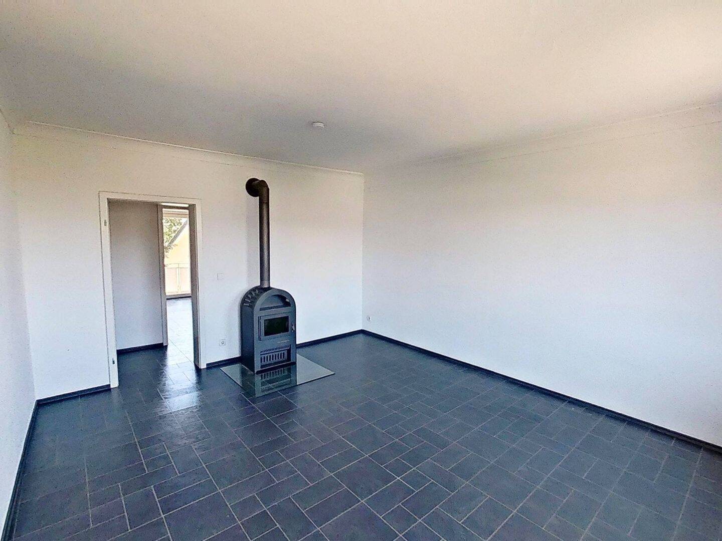 Modernisierte 2-Zimmer-Altbauwohnung mit KAMIN, EBK und BALKON, 73430 Aalen