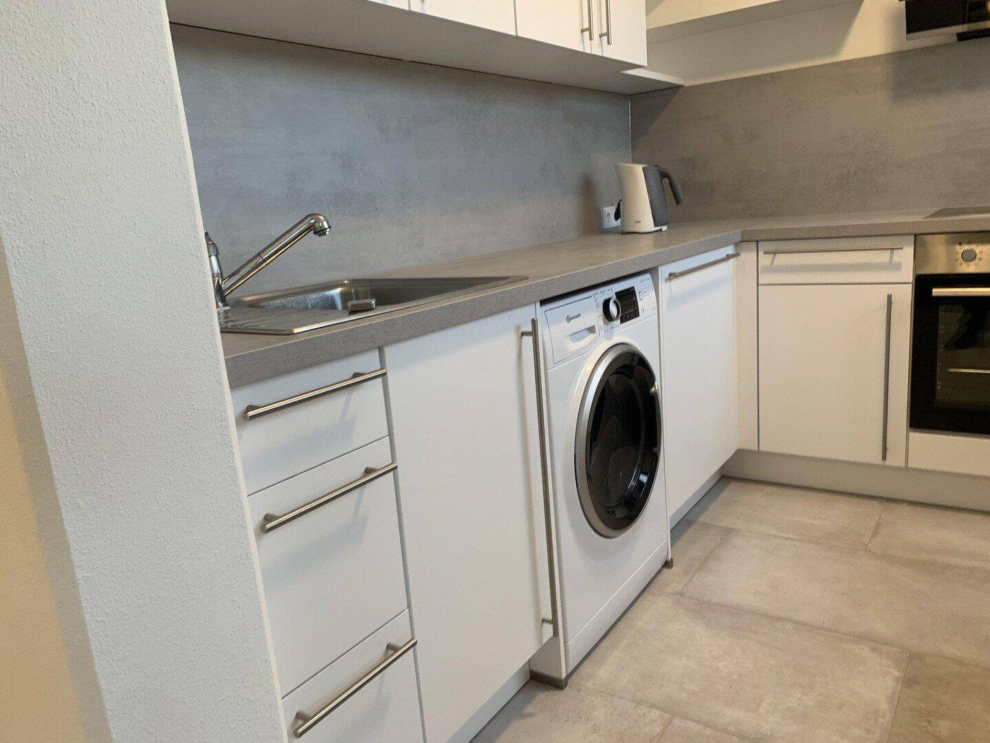 Wohnung Kempten zentral mit Balkon, Küche & TG-Stellplatz, 87435 Kempten (Allgäu) (Adelharz Eich Kempten Rothkreuz Steufzgen)