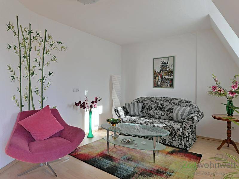 (EF0718_M) Zwickau: Pölbitz, möblierte 2-Zimmer-Wohnung mit Balkon in ruhiger, zentrumsnaher Seitenstraße, Service mgl., 8058 Zwickau