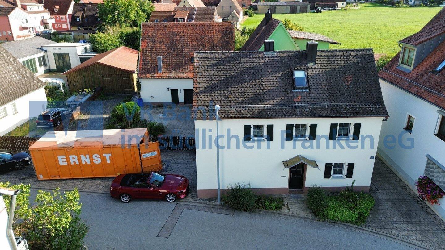 Gemütliches Einfamilienhaus mit großem Grundstück ,Garagen und vielseitigen Nutzungsmöglichkeiten, 91580 Petersaurach