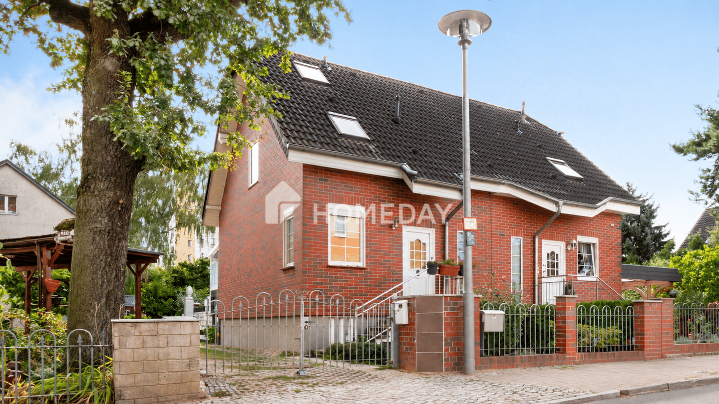 Familienfreundliche Doppelhaushälfte mit 4 Zimmern, Wintergarten, Garten und Carport, 12685 Berlin (Marzahn-Hellersdorf Marzahn)