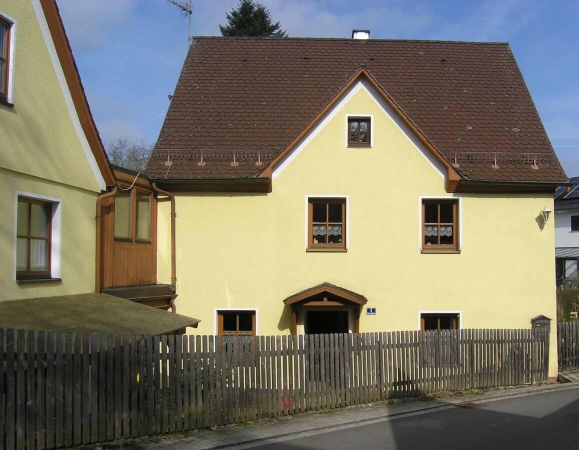 Teilweise renovierungsbedürftiges 1-Familien-Haus, idyllisch gelegen, mit Nebengebäude und Garage, 91238 Engelthal