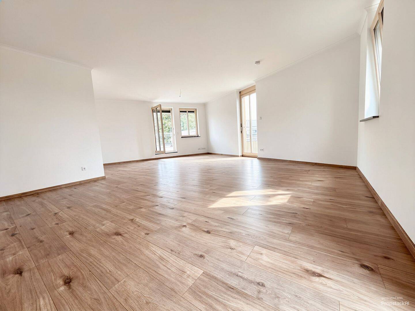 Großzügige 3-Raumwohnung mit Dachterrasse und zwei Balkonen, 1445 Radebeul