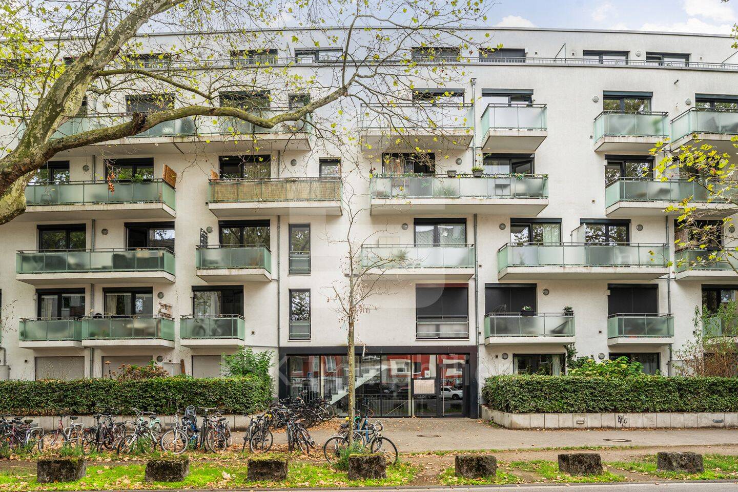 Attraktive 1-Zimmer-Dachgeschosswohnung mit großzügiger Dachterrasse!, 50677 Köln (Innenstadt-Süd Altstadt-Süd Neustadt-Süd)