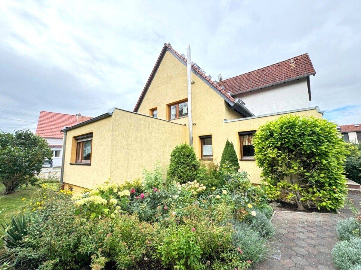 Bestlage in Jena: Attraktives Wohnhaus mit tollem Grundstück und sofortigem Einzugskomfort, 7745 Jena