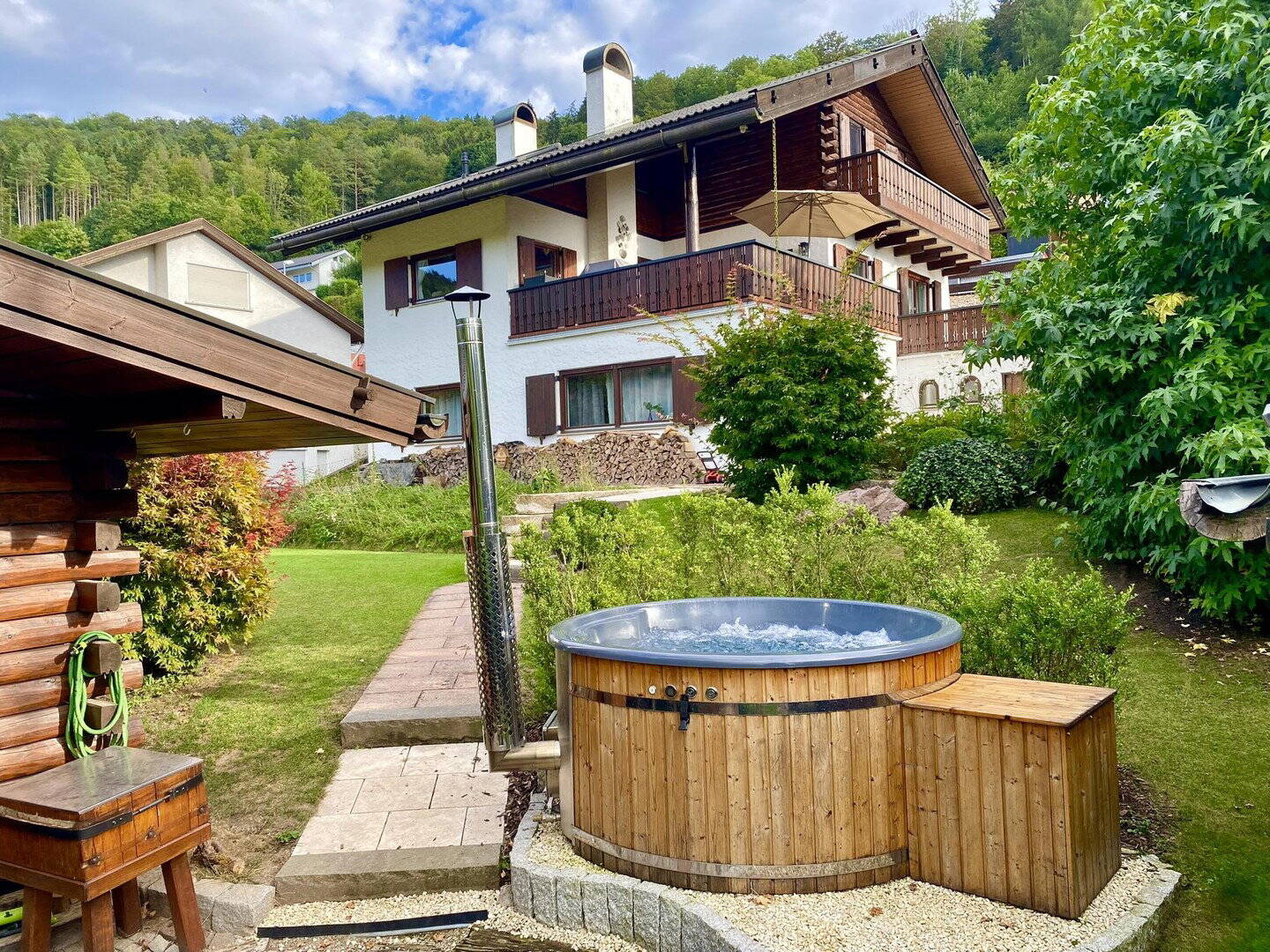 Einfamilienhaus mit Einliegerwohnung in Aussichtslage *provisionsfrei*, 72218 Wildberg