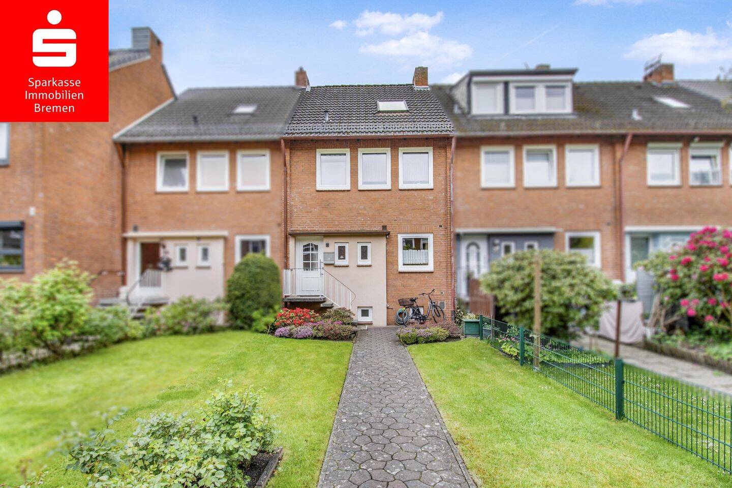 Bremen – Gartenstadt Vahr / Charmantes Reihenhaus mit zwei Balkonen und ausgebautem Dachgeschoss, 28329 Bremen (Gartenstadt Vahr Neue Vahr Nord Neue Vahr Südwest Radio Bremen Sebaldsbrück)