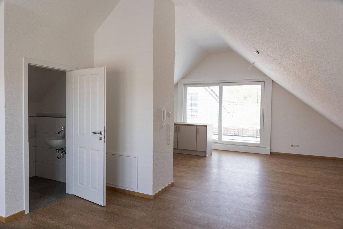 Besondere Maisonette-Wohnung (5,5 Zimmer) mit Balkon, EBK und Stellplatz, 72411 Bodelshausen
