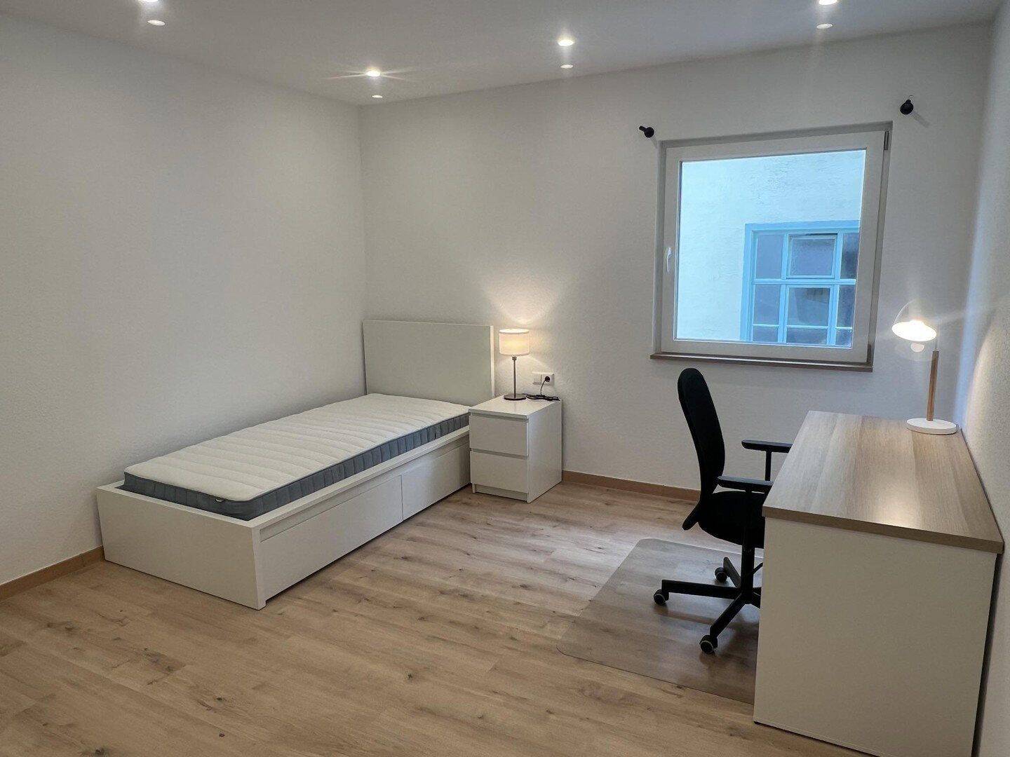 Zimmer in voll möblierter 4er-WG (Erstbezug nach Sanierung) mit großem Gemeinschaftsbalkon, 73728 Esslingen am Neckar