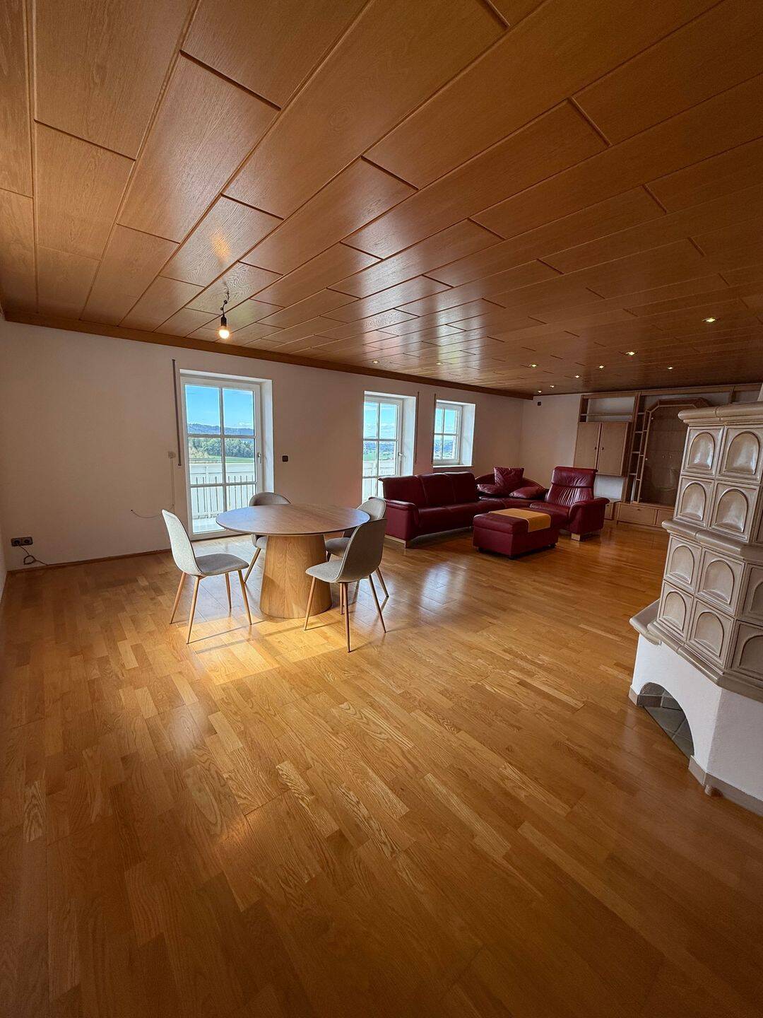 Helle 4-Zimmer-Wohnung mit Traum Aussicht – 151 m² in Runding, 93486 Runding
