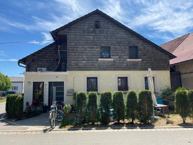 Modernisiertes Einfamilienhaus mit Doppelgarage und kleinem Garten, 91593 Burgbernheim