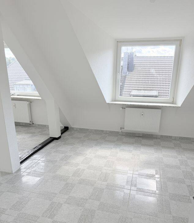 Frisch saniert! Wohnen über den Dächern von Gerresheim!, 40625 Düsseldorf (Gerresheim Ludenberg)