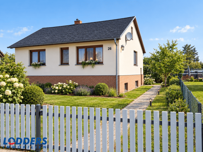 Freistehendes Einfamilienhaus mit Grundstück in Paulinenaue, 14641 Paulinenaue