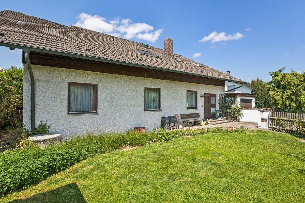 Dachgeschosswohnung mit Balkon, Studio im Spitzboden und zwei Bädern, 86415 Mering