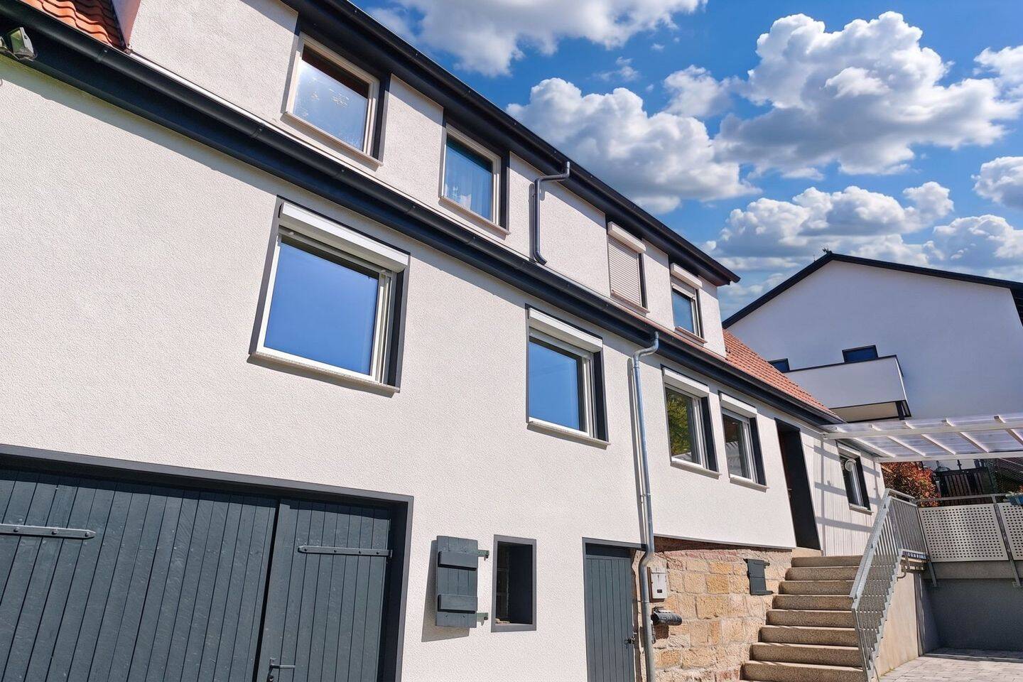 Großzügige 4-Zimmer-Wohnung mit Terrasse, Dachboden und viel Gestaltungspotenzial, 71729 Erdmannhausen