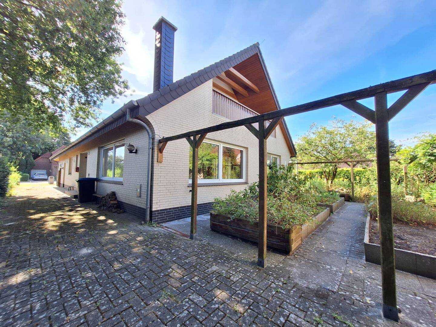 Wohnen und vermieten – Einfamilienhaus mit Einliegerwohnung, 26831 Bunde