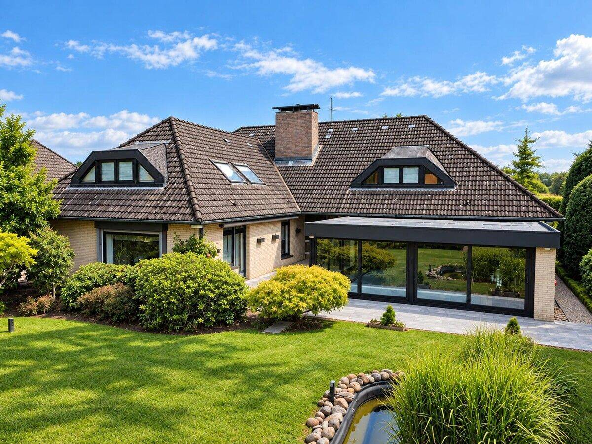 Großes Potenzial! Einfamilien- oder Mehrgenerationenhaus mit Schwimmbad nahe Krupunder See, 25469 Halstenbek