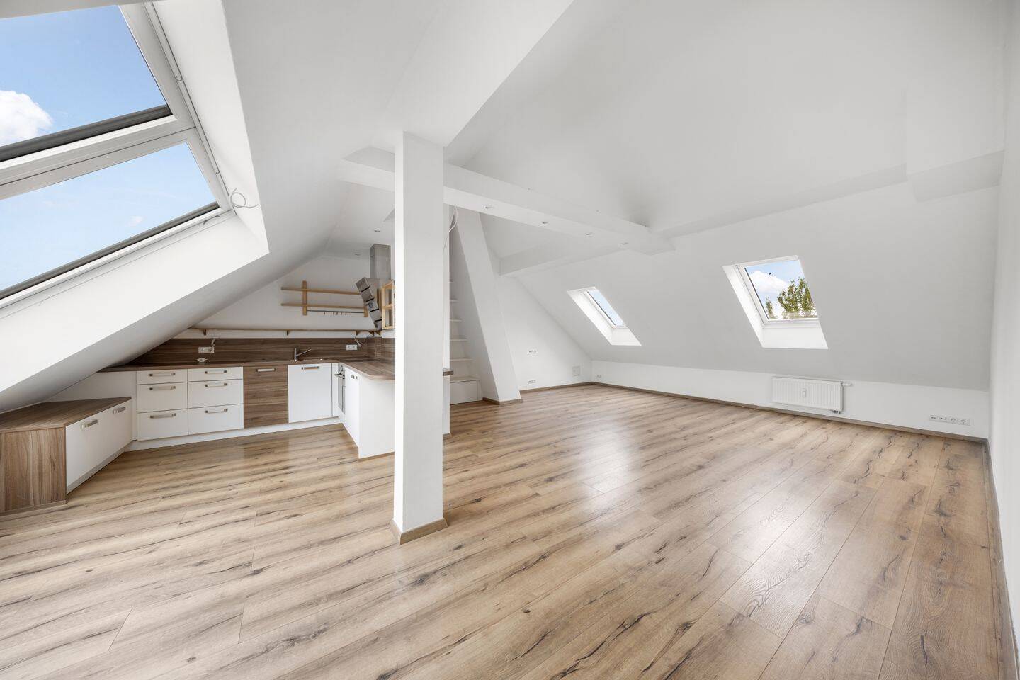 Lichtdurchflutet und modern – Dachgeschosswohnung mit Studio-Charakter, 21073 Hamburg (Harburg Eißendorf Heimfeld Wilstorf)