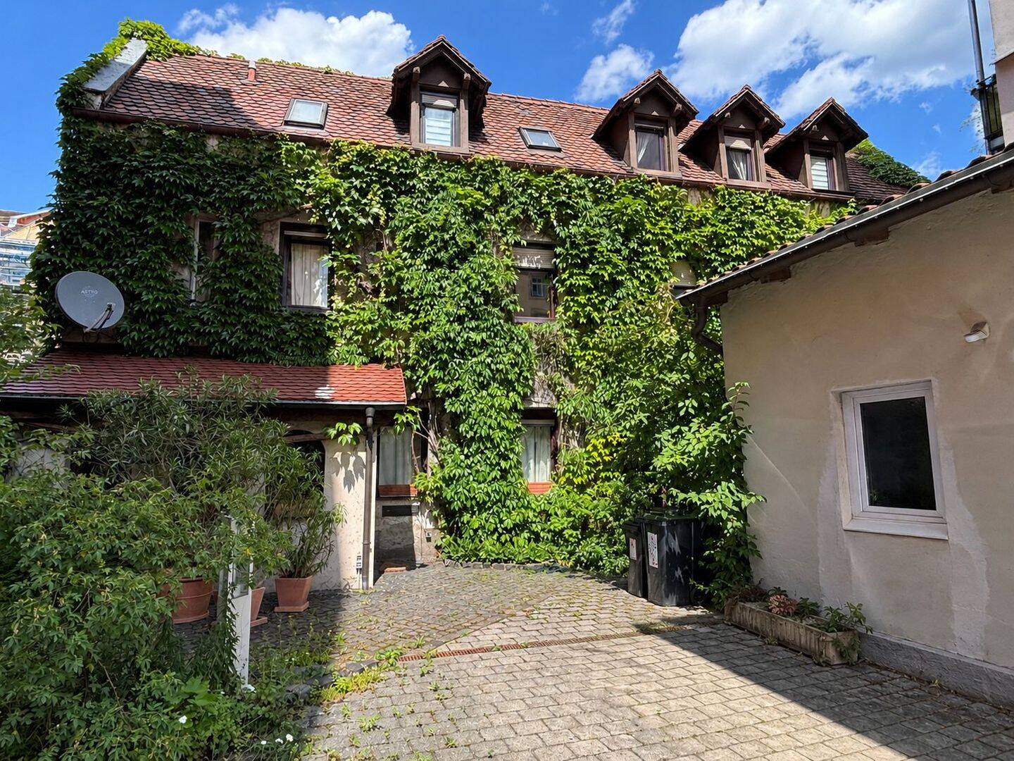 Historisches Einfamilienhaus mit Charme und vielseitigem Nebengebäude in Nürnberg-Bleiweiß, 90461 Nürnberg