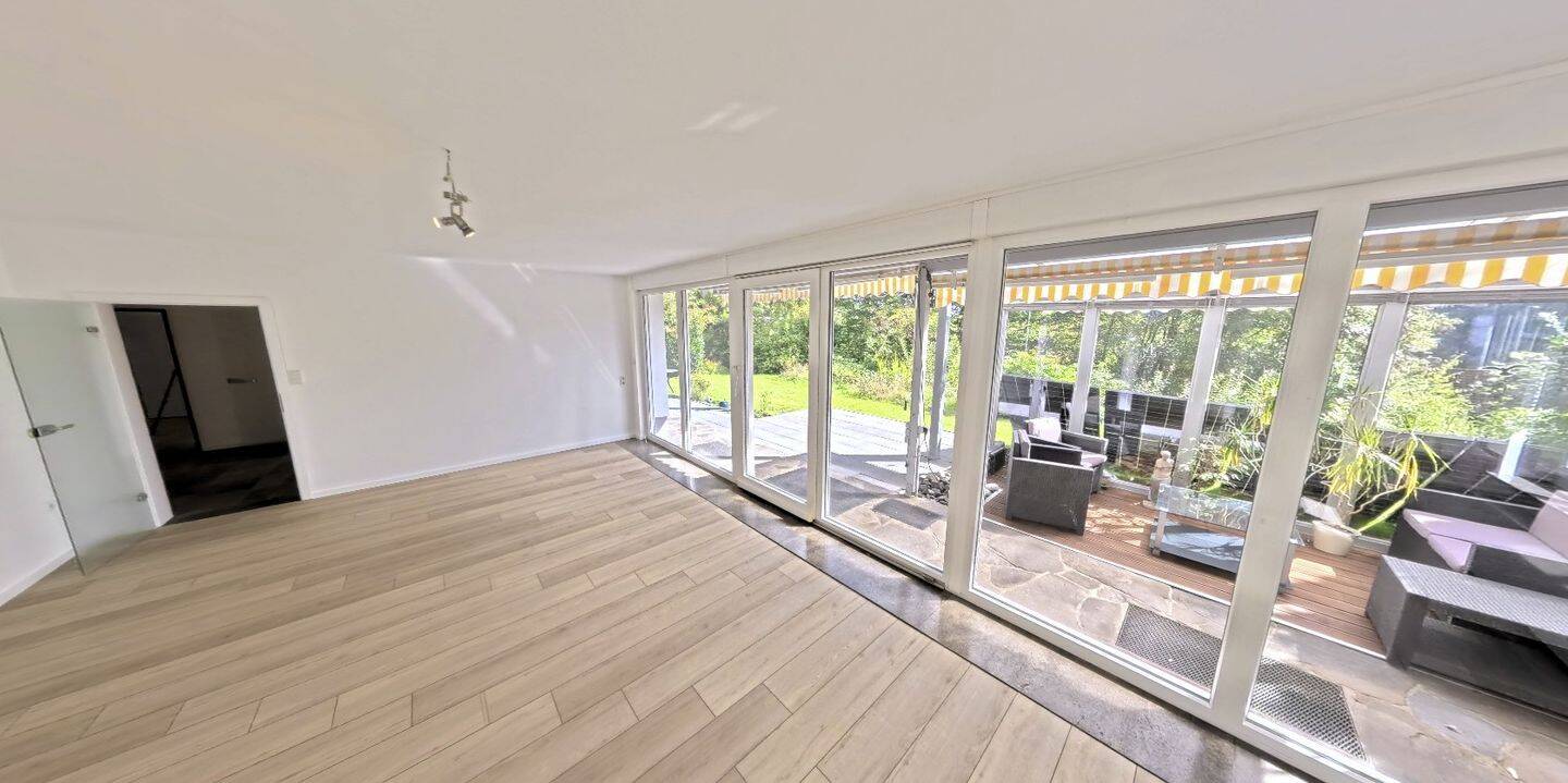 Großzügige 4-Zimmer-Wohnung am Siegener Giersberg mit großem Garten, Wintergarten & Terrasse – Erstbezug nach Kernsanierung, 57072 Siegen