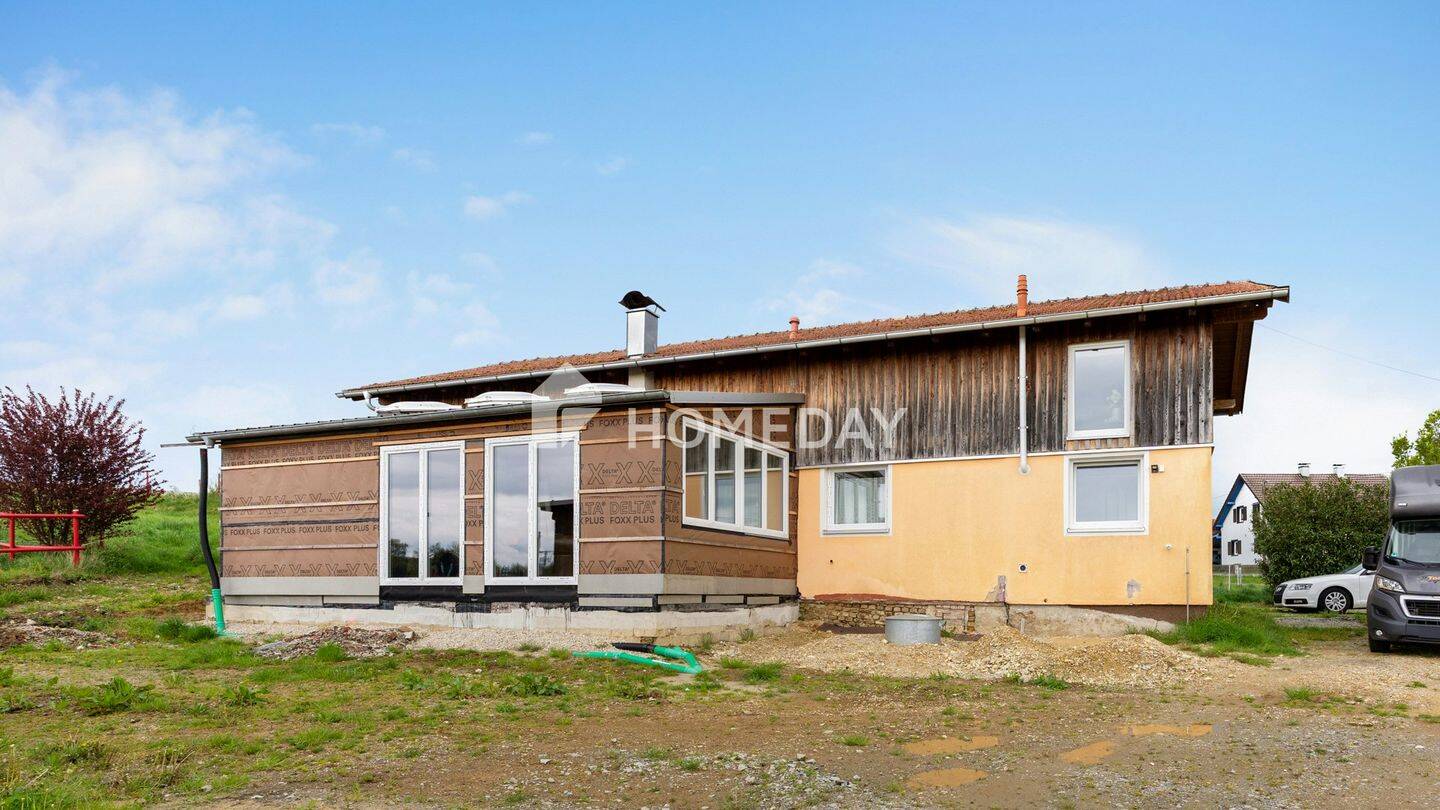 Modernisiertes Bauernhaus auf ca. 5.981?m² mit Pferdestall & Potenzial für weiteres EFH, 94486 Osterhofen