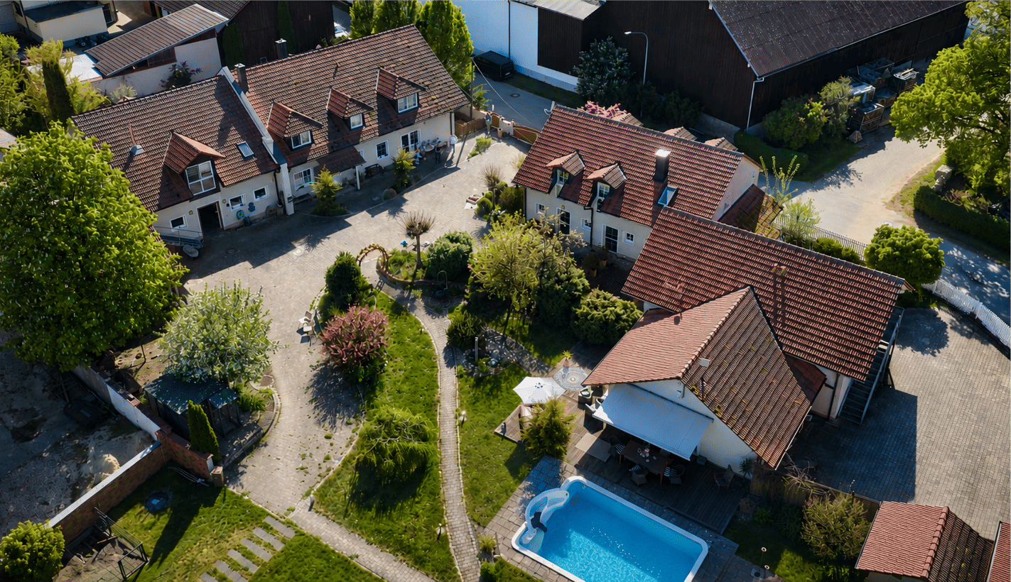 Idyllisches Anwesen mit zahlreichen Gestaltungsmöglichkeiten in Oberschneiding, 94363 Oberschneiding