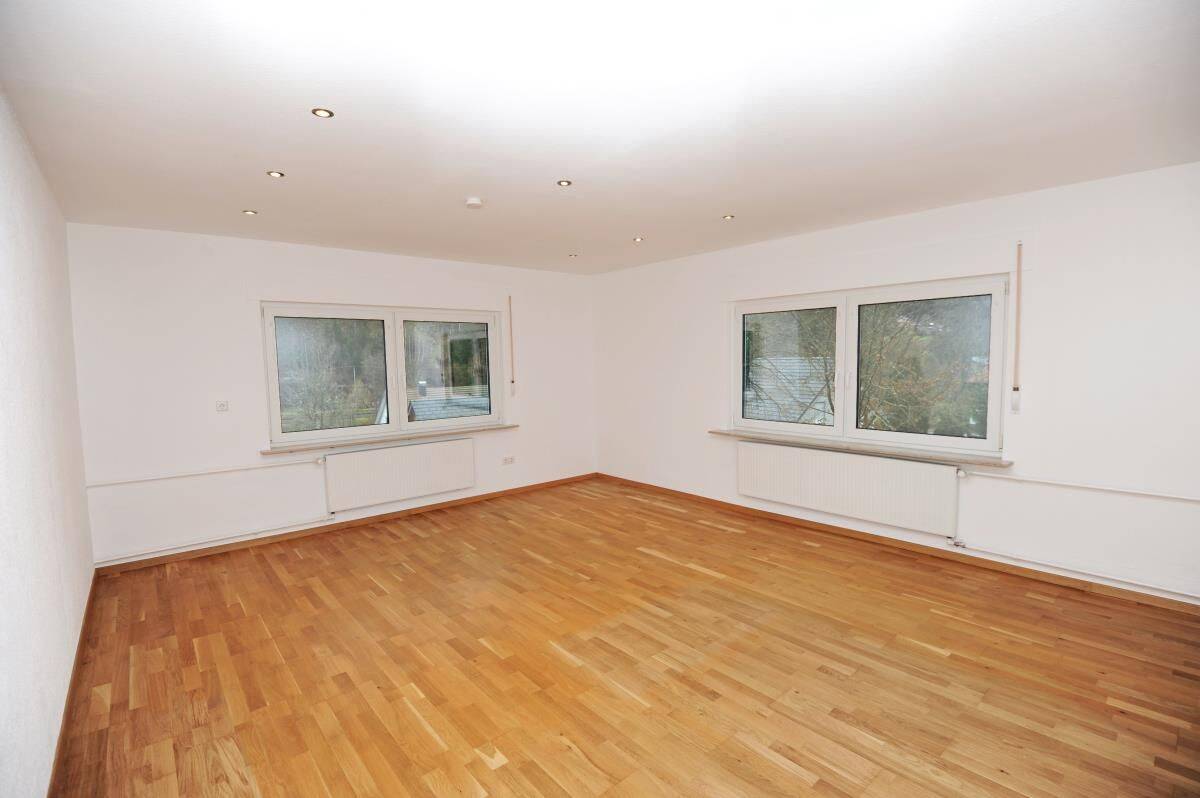 Großzügige 4,5-Zimmer-Wohnung mit Garage in Schönmünzach, 72270 Baiersbronn