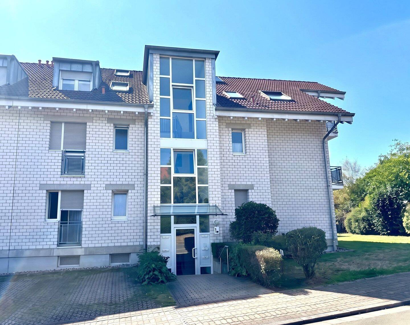 KL-Kaiserberg – Attraktive Dachgeschosswhg. in sehr guter Lage mit 2,5-Zimmer, Balkon und Tiefgarage, 67657 Kaiserslautern (Innenstadt)