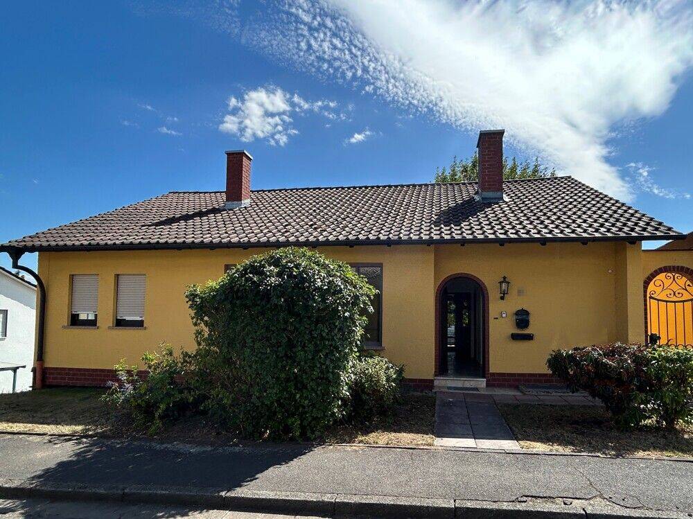Gepflegtes Einfamilienhaus mit Balkon, Garten und Garage!, 63785 Obernburg a. Main
