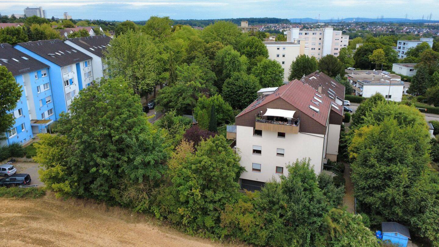 Privatverkauf: Lichtdurchflutete 4- Zimmer Dachgeschosswohnung in Toplage am Feldrand LB-Schlößlesfeld, 71640 Ludwigsburg