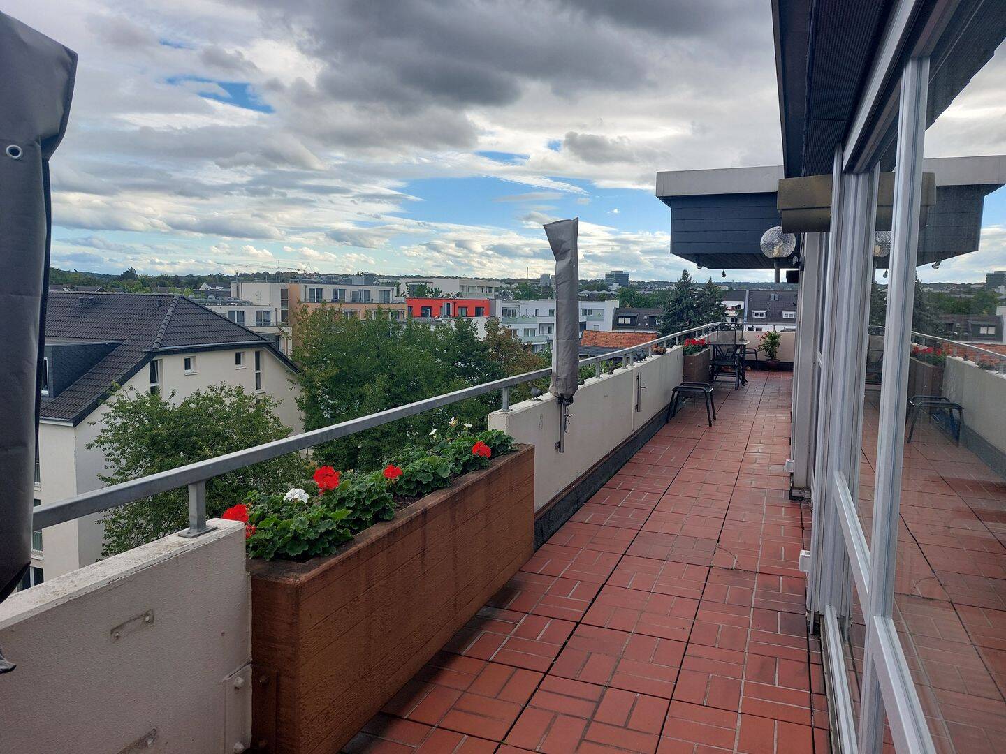 Bonn-Endenich, Penthouse-Wohnung mit großem Wohnzimmer, 53121 Bonn (Dransdorf Endenich Zentrum)