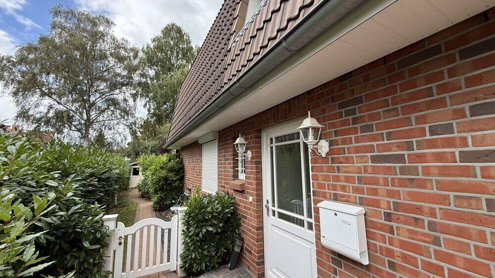 Reihenendhaus mit vier Zimmern, moderner Küche und eigenem Garten in Schenefeld Dorf, 22869 Schenefeld