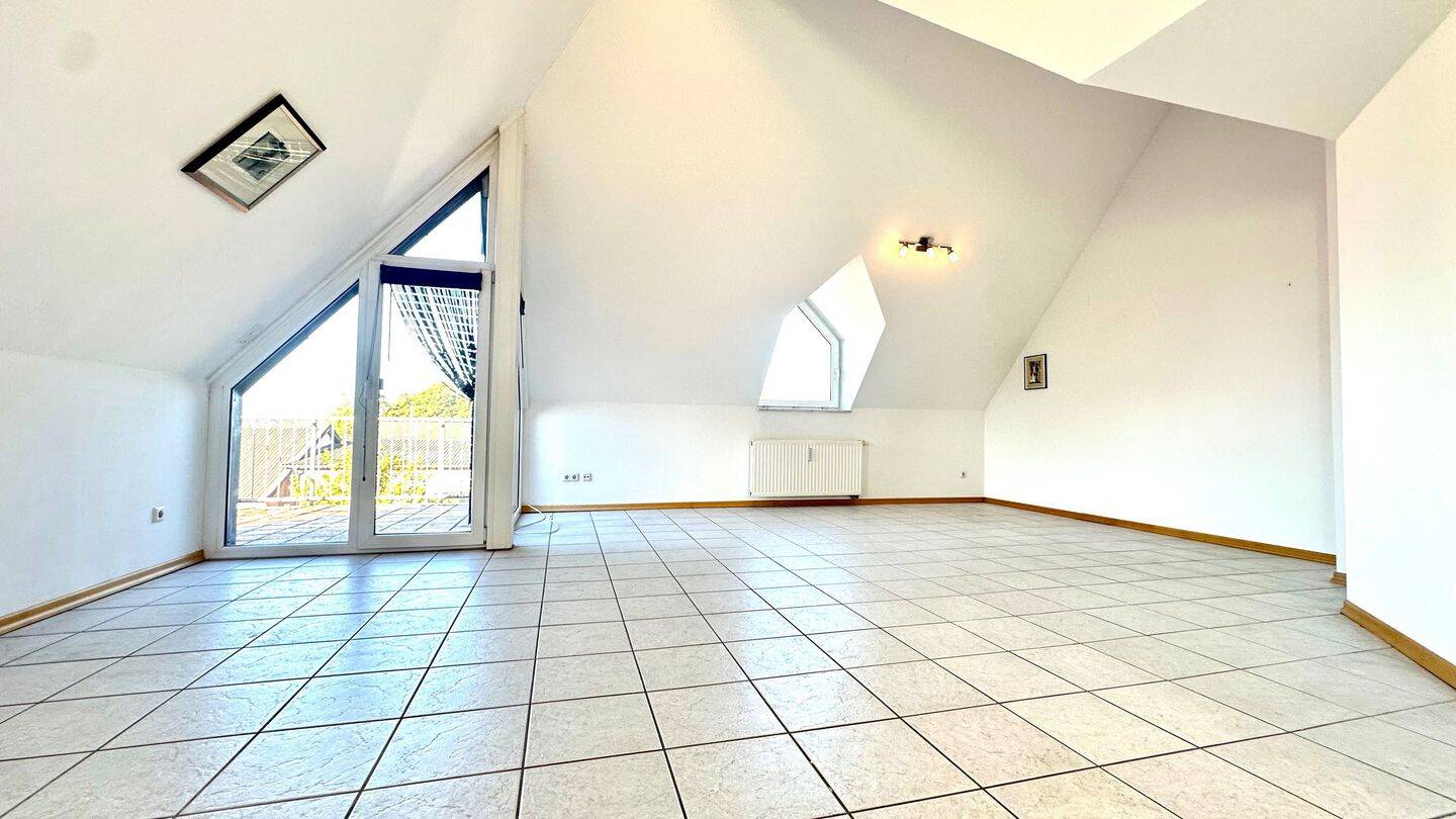 Charmantes Wohnen im Dachgeschoss – mit Balkon und Tiefgaragenstellplatz, 47533 Kleve
