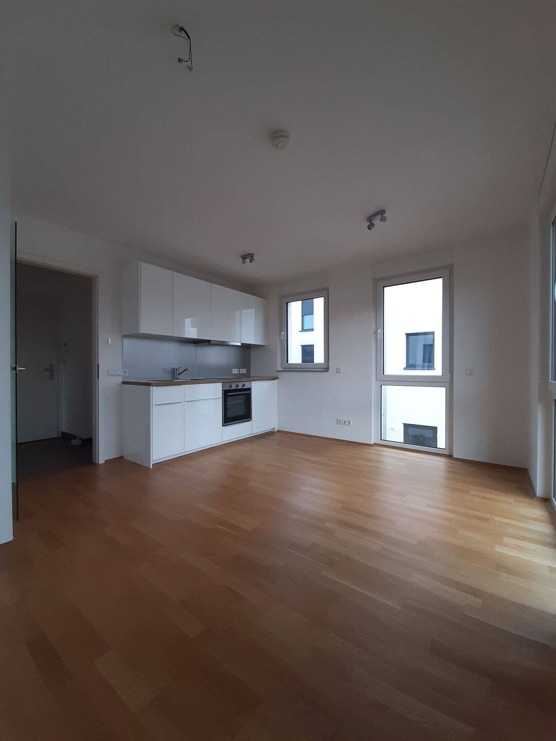Neuwertige 2 Zimmer Wohnung mit großzügigem Balkon, Aufzug und Tiefgaragenstellplatz in Mainz, 55130 Mainz (Laubenheim Weisenau)