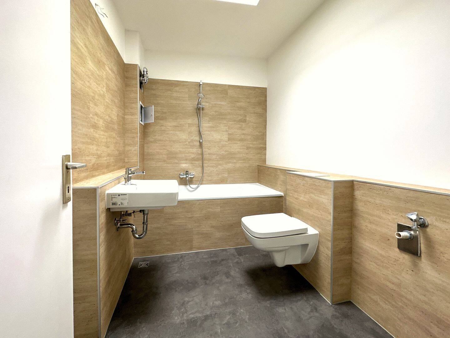Süße Dachgeschosswohnung mit Wannenbad, 39108 Magdeburg (Altstadt Stadtfeld Ost)