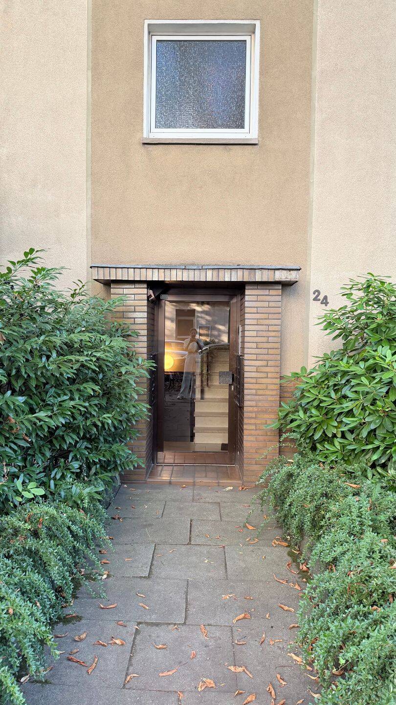 Helle, WG-geeignete 3,5-Zimmer-Dachgeschosswohnung nahe Gemarkenplatz & Uni-Klinikum, 45147 Essen (Frohnhausen Holsterhausen Rüttenscheid)