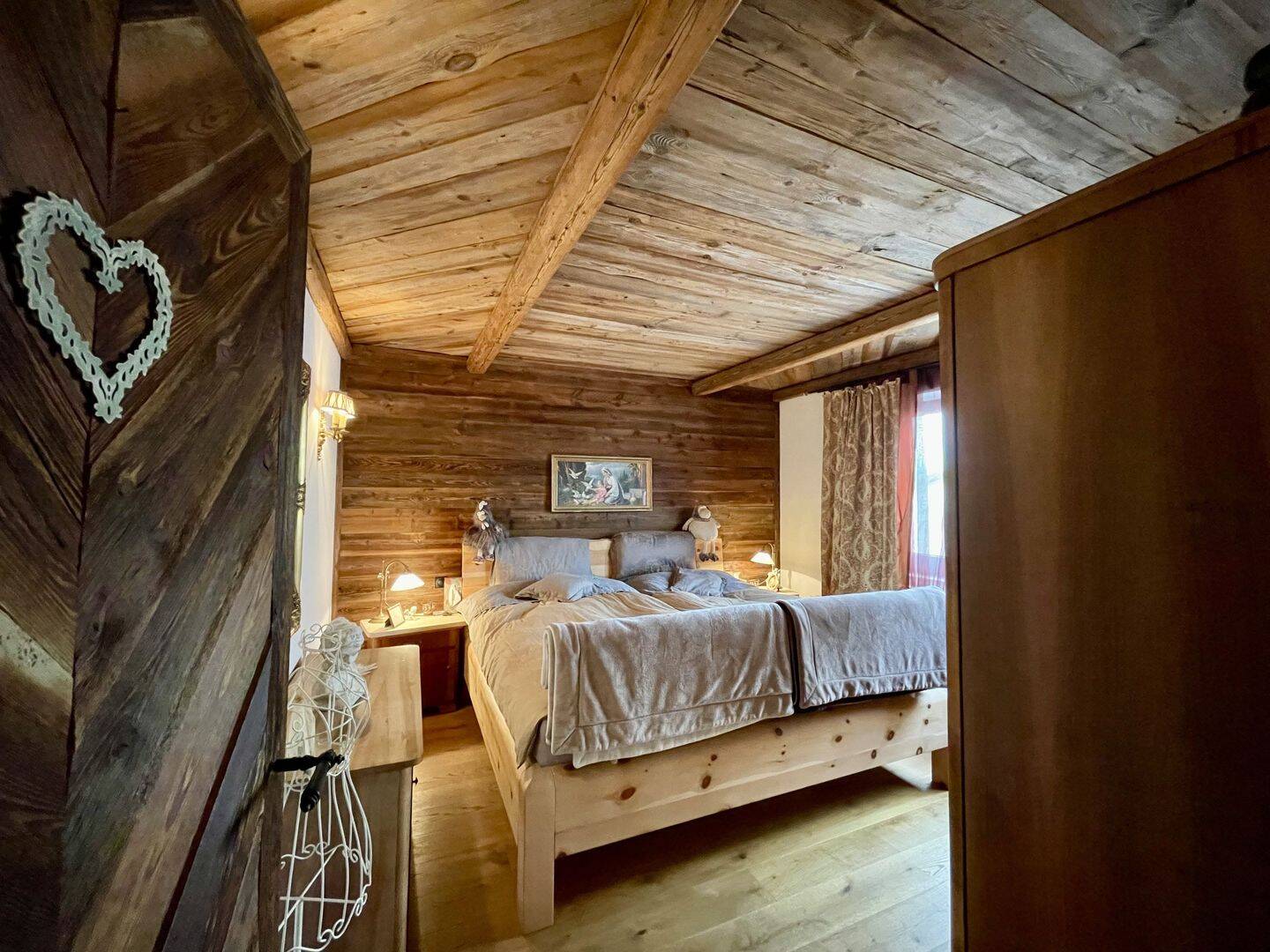 Maisonette mit hochwertig saniertem Wohnbereich und großzügiger Raumreserve, 93426 Roding