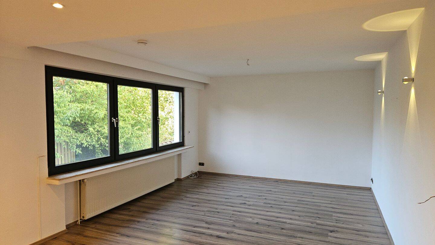 Schöne Gartenwohnung 2,5 Zi mit Stellplatz, 45289 Essen (Burgaltendorf)
