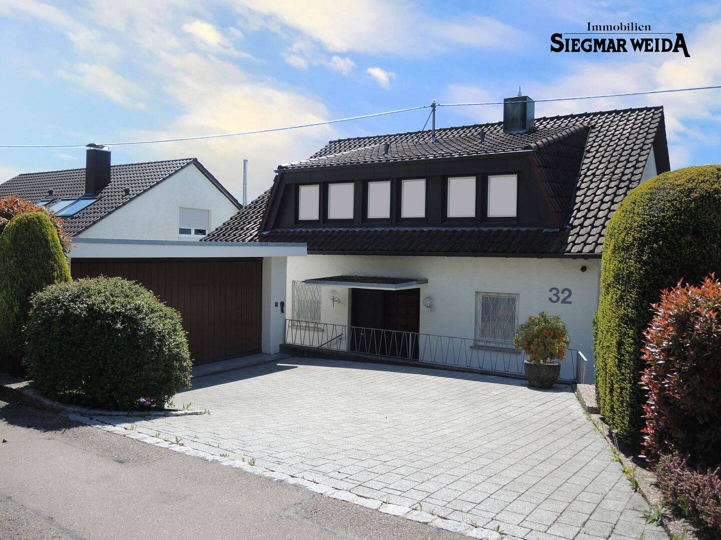Familienfreundliches gr. Einfamilienhaus mit 8 Zim., Wohnfl. 220 m², Doppel-Ga., 73630 Remshalden!, 73630 Remshalden