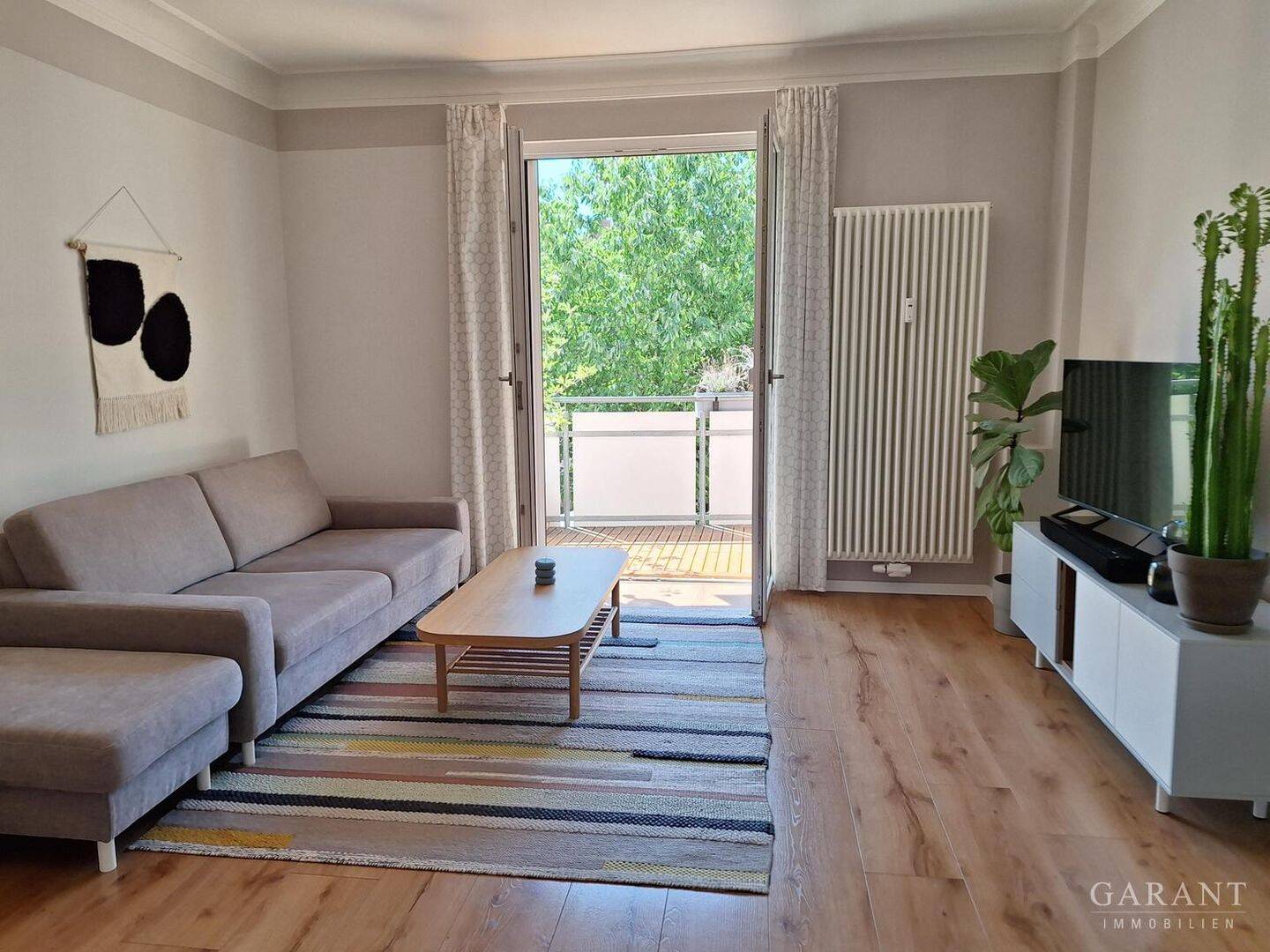 Stilvolle, komplett sanierte Altbauwohnung mit großem Südbalkon und Solarthermieanlage in Feuerbach, 70469 Stuttgart (Feuerbach Zuffenhausen)