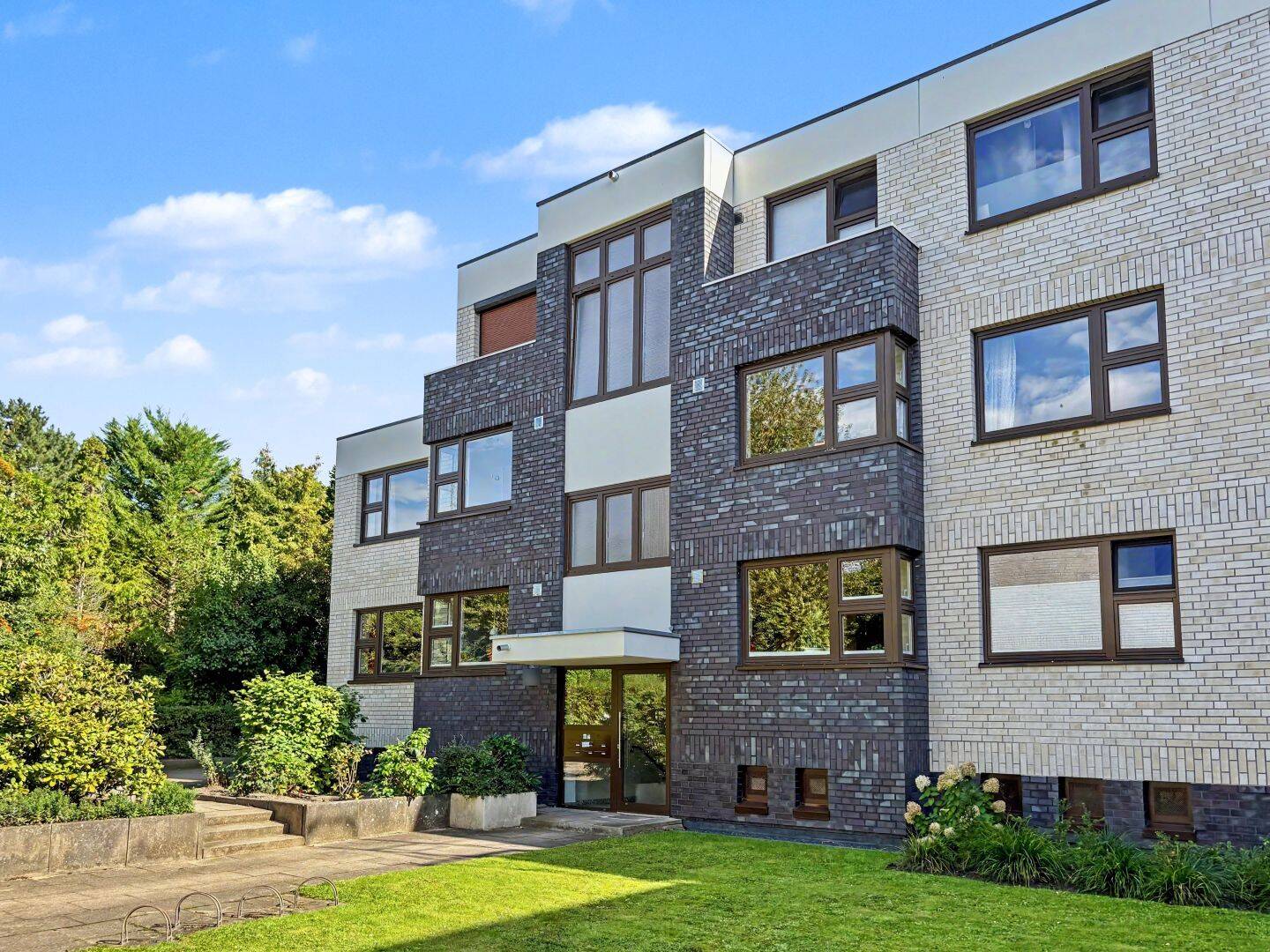 Gut geschnittene 3-Zimmer-Eigentumswohnung mit großer, sonniger Loggia in gefragter Lage von Wedel, 22880 Wedel