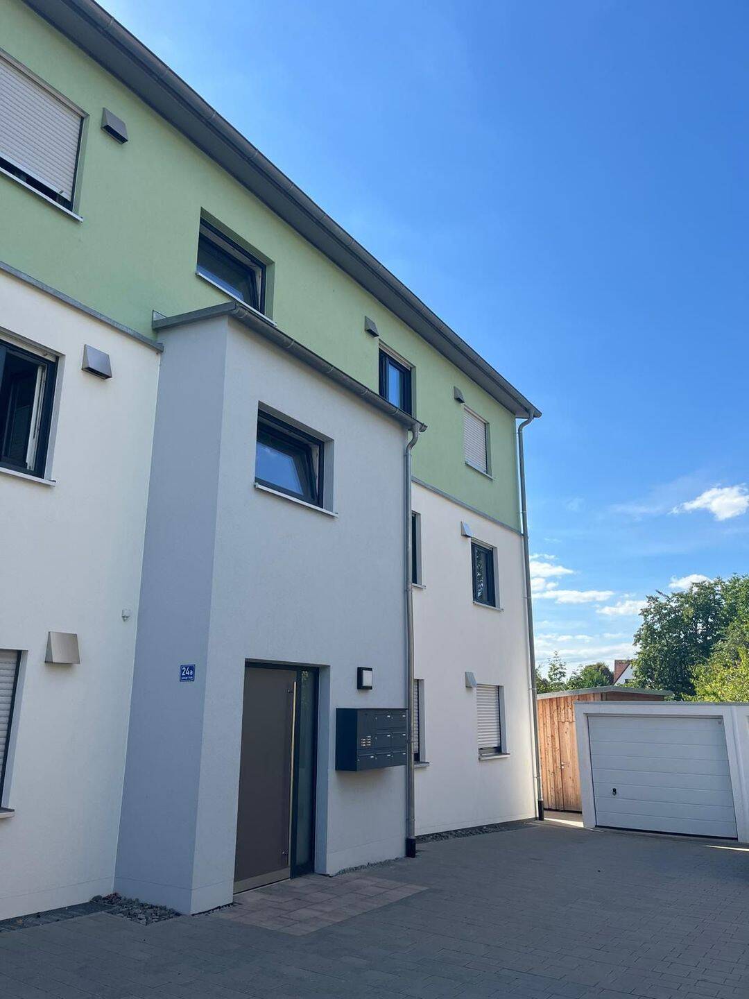 Moderne 3-Zimmer-Wohnung mit Balkon und zwei Stellplatzmöglichkeiten in Parsberg, 92331 Parsberg
