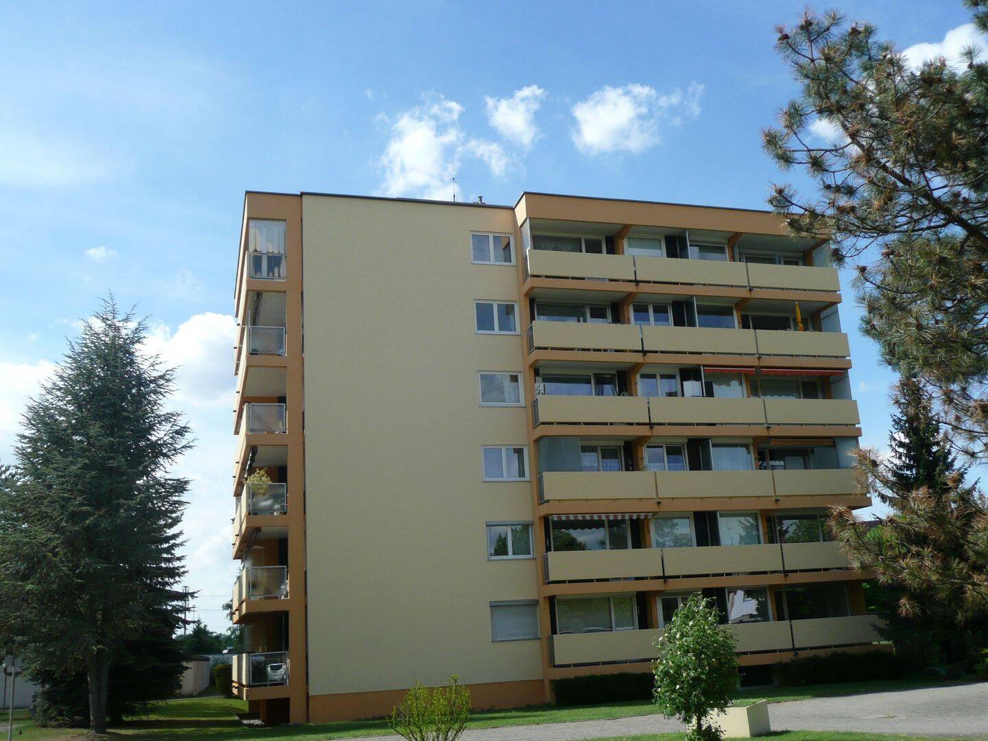 Modernisierte 2-Zimmer Wohnung in Nürnberg -Mögeldorf mit Erbbaurecht!, 90480 Nürnberg (Gleißhammer Mögeldorf Tiergarten Weichselgarten Zerzabelshof)