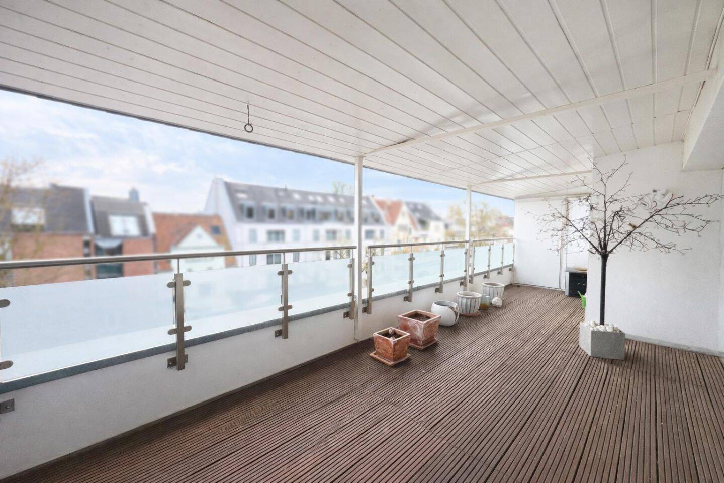 Helle 2-Zimmer-Maisonettewohnung mit Dachterrasse in Düsseldorf-Düsseltal, 40239 Düsseldorf (Düsseltal Mörsenbroich)