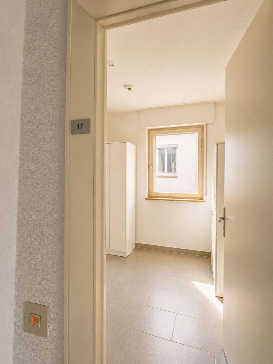 Vollmöbliertes Studioapartment mit Balkon und Aussicht über Stuttgart, 70186 Stuttgart (Ost)