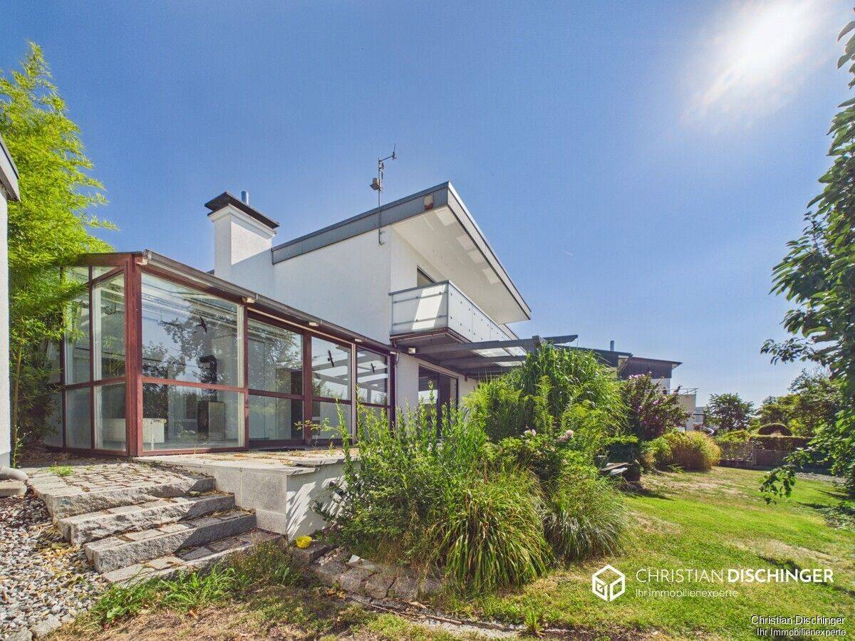 Großzügiger Bungalow mit zwei Wohneinheiten, traumhaftem Fernblick und viel Privatsphäre, 93138 Lappersdorf