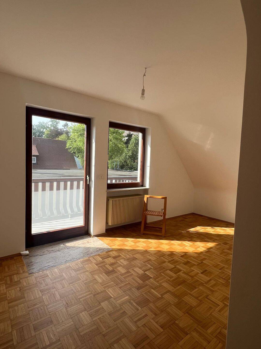 N-Eibach – Geschmackvoll renovierte 3 Zimmer DG-Wohnung mit Balkon und neuer hochwertiger Einbauküche in ruhigem Dreifamilienhaus, 90451 Nürnberg (Eibach Hafen Maiach Reichelsdorf Röthenbach bei Schweinau)
