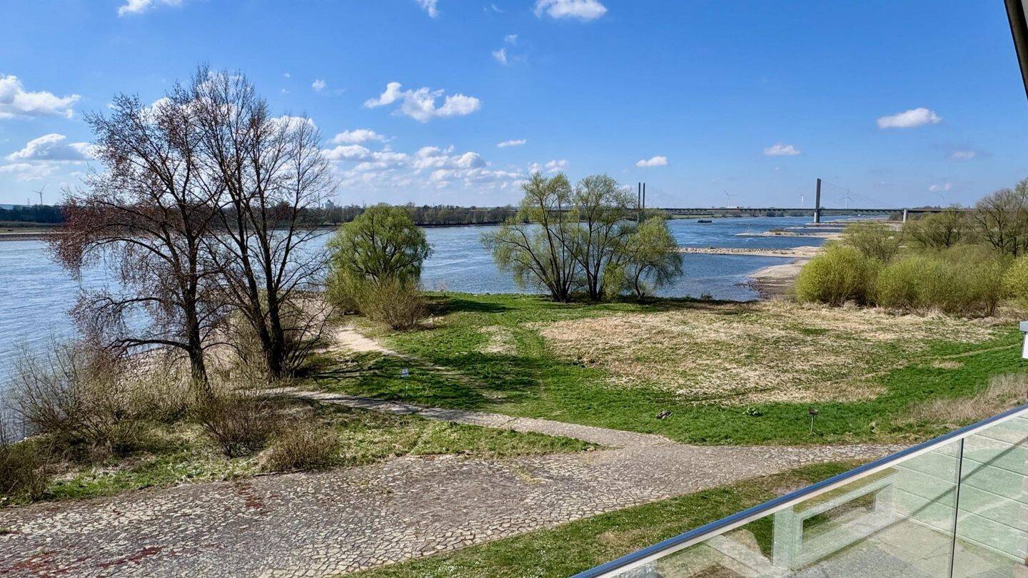 Wohnen direkt am Rhein! Exklusive Maisonette-Wohnung an der Rheinpromenade!, 46459 Rees