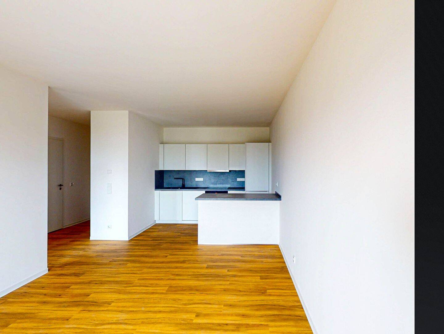 Wohnen & Genießen: 3-Zimmer-Wohnung mit Balkon, 1159 Dresden