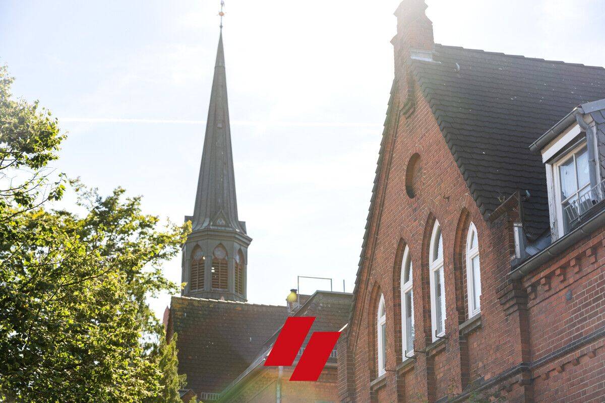 Bremer Neustadt: Historisches Gemeindehaus mit Saal und Bühne bietet besonderes Gestaltungspotenzial, 28201 Bremen (Buntentor Gartenstadt Süd Huckelriede Neustadt Südervorstadt)